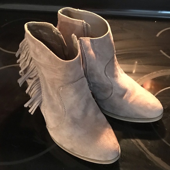 Tan/Taupe booties - Picture 2 of 3